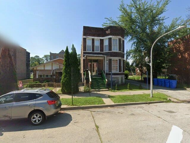 House image located at Chicago, IL 60609