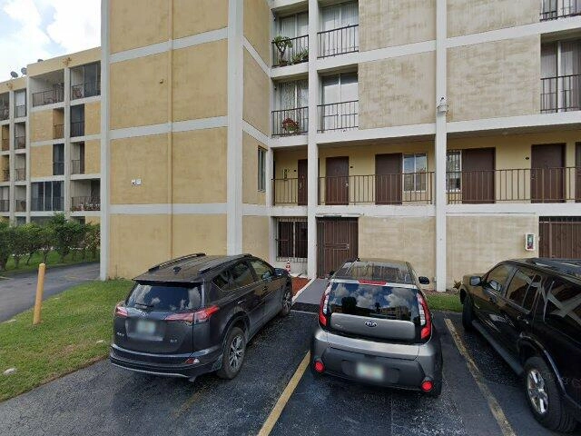 House image located at Miami, FL 33172