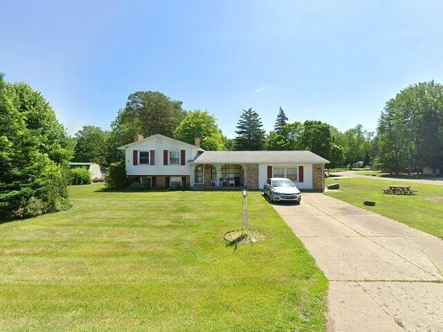 House image located at Burton, MI 48509