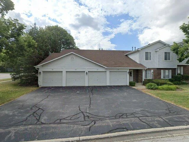 House image located at Aurora, IL 60504
