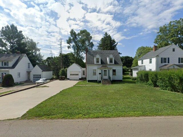 House image located at Freeport, IL 61032