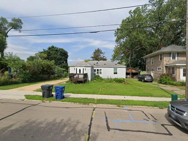 House image located at Clinton, IA 52732