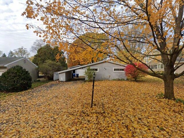 House image located at Geneva, IL 60134