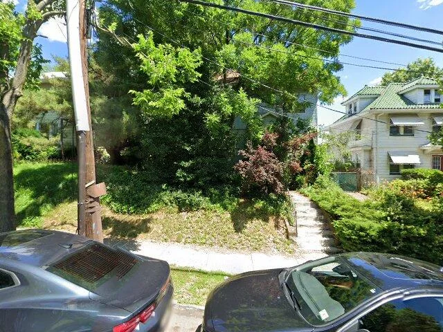 House image located at Newark, NJ 07112