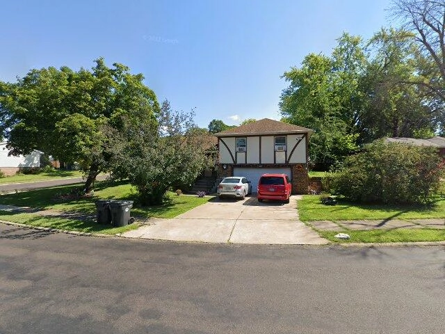 House image located at Pekin, IL 61554