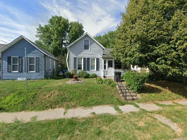 House image located at Moline, IL 61265