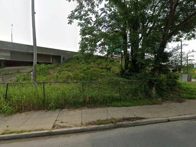 House image located at Lake Waccamaw, NC 28450