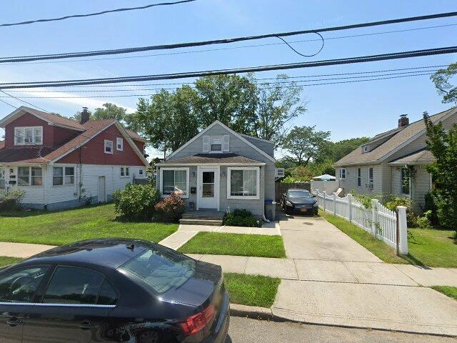 House image located at Westmont, IL 60559