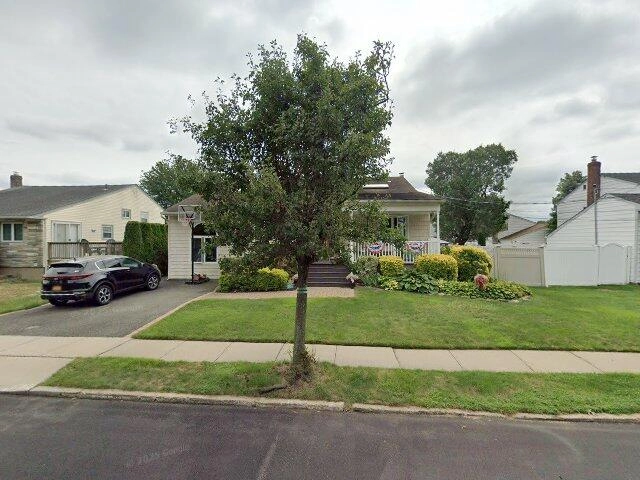 House image located at Massapequa Park, NY 11762