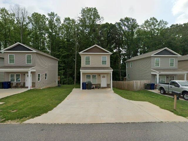 House image located at Hickory, NC 28601