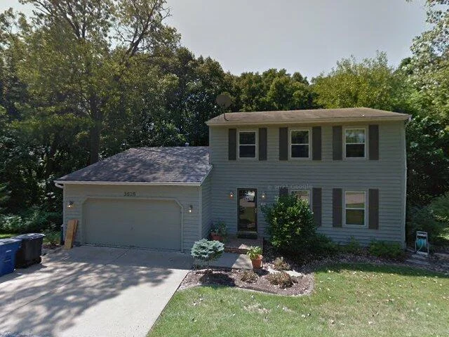 House image located at Moline, IL 61265