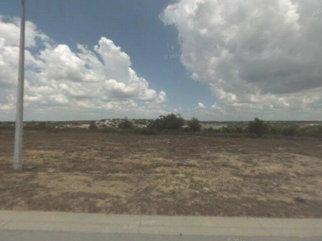 House image located at Dundee, FL 33838