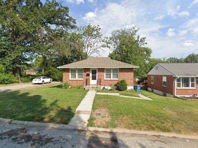 House image located at Saint Louis, MO 63121