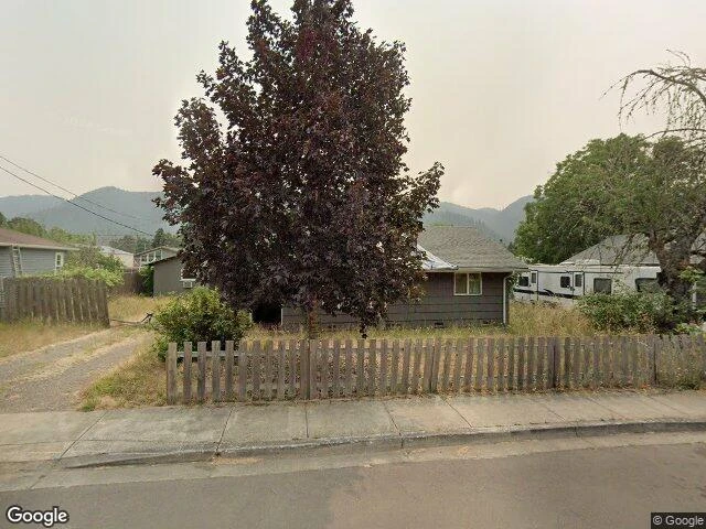 House image located at Oakridge, OR 97463