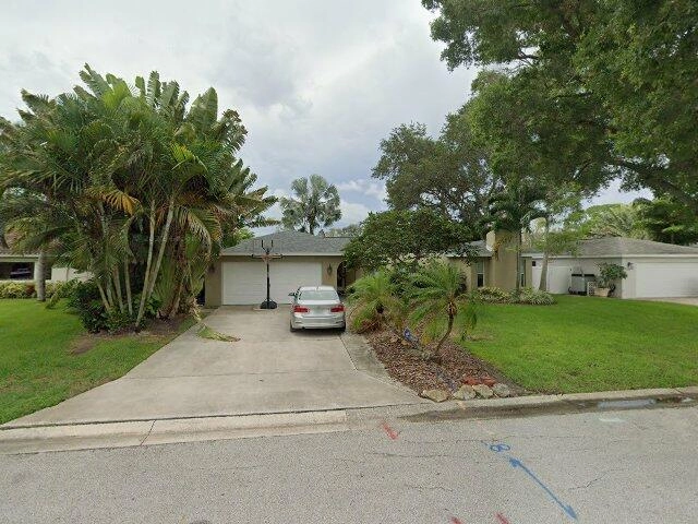 House image located at Saint Petersburg, FL 33702