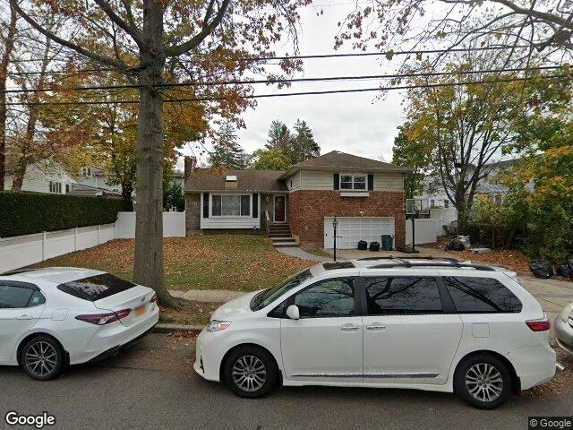 House image located at Hewlett, NY 11557