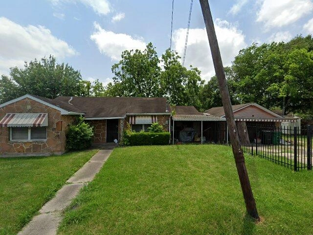 House image located at Houston, TX 77033