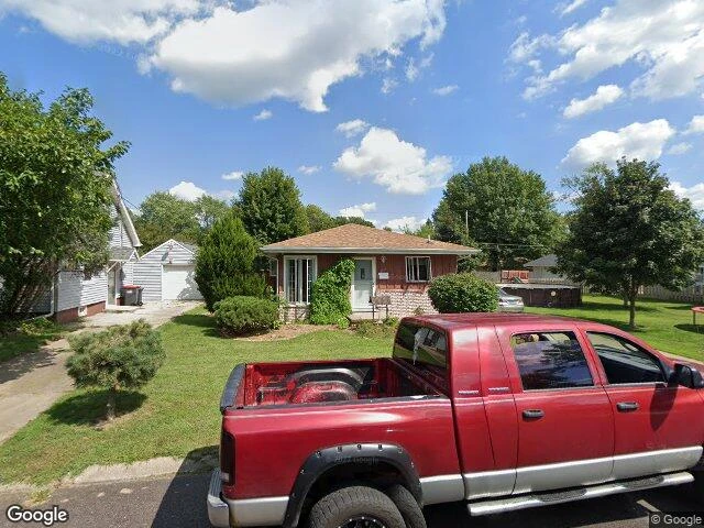 House image located at Pekin, IL 61554