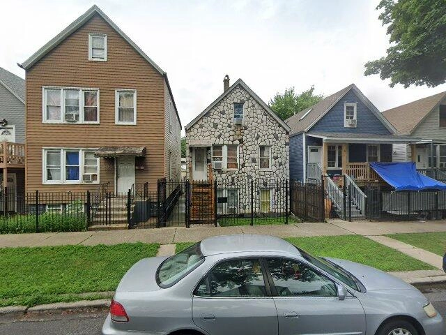 House image located at Chicago, IL 60609