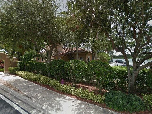 House image located at Hollywood, FL 33027