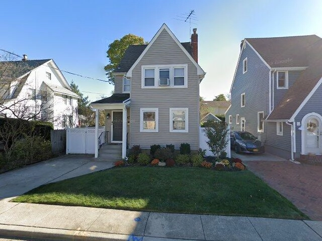 House image located at Oceanside, NY 11572