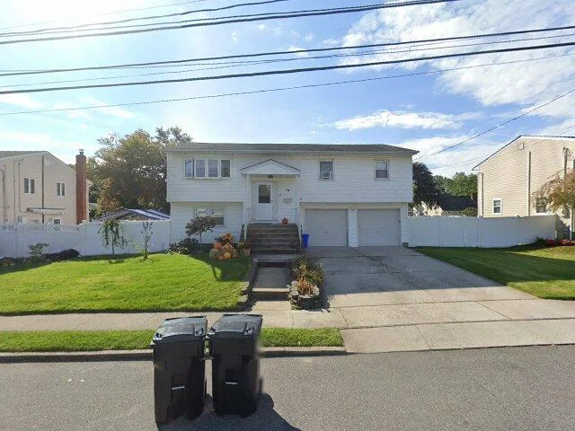 House image located at West Islip, NY 11795