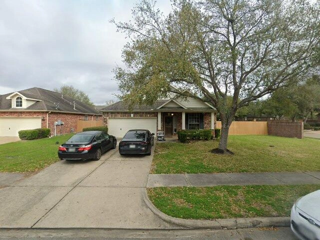 House image located at League City, TX 77573