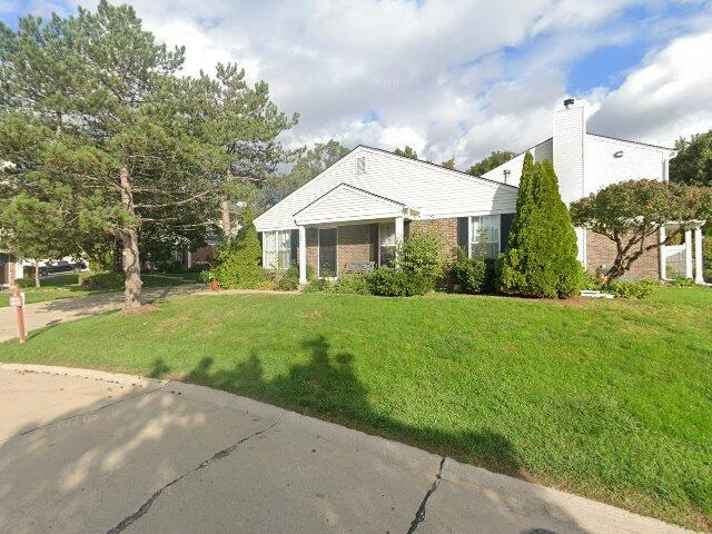 House image located at Waterford, MI 48327