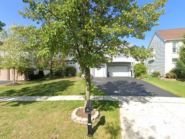 House image located at Carpentersville, IL 60110