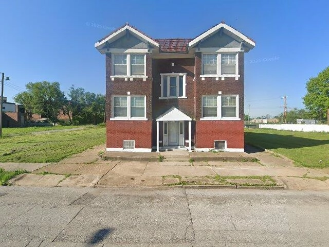 House image located at Saint Louis, MO 63107