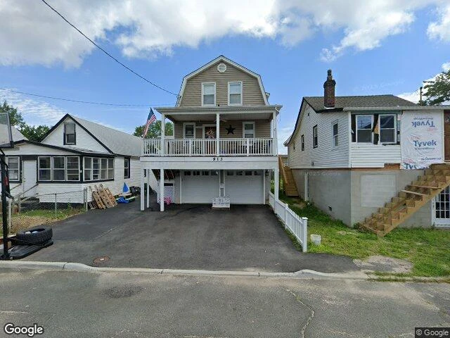 House image located at Keyport, NJ 07735