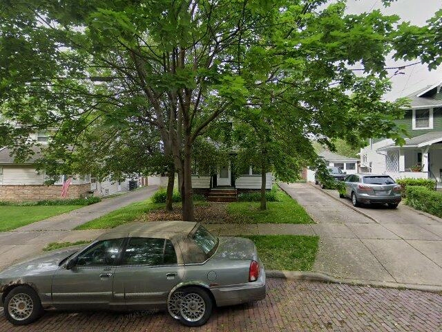 House image located at Akron, OH 44305
