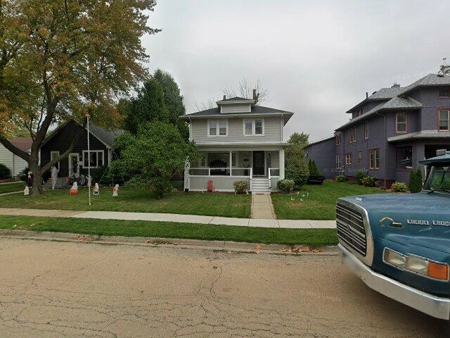 House image located at La Salle, IL 61301