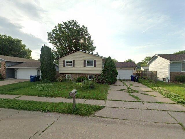 House image located at Davenport, IA 52806