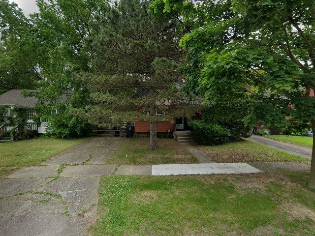 House image located at Flint, MI 48503