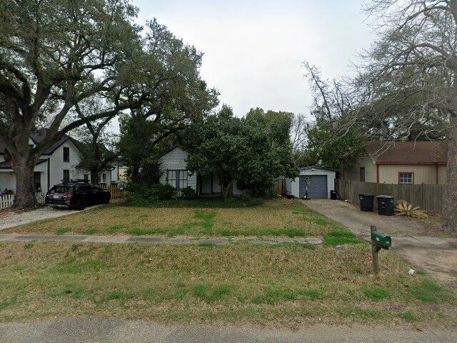 House image located at Alvin, TX 77511