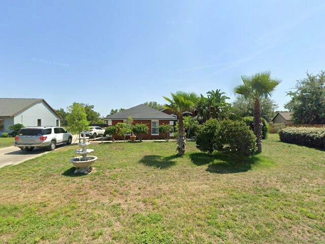 House image located at Grand Island, FL 32735