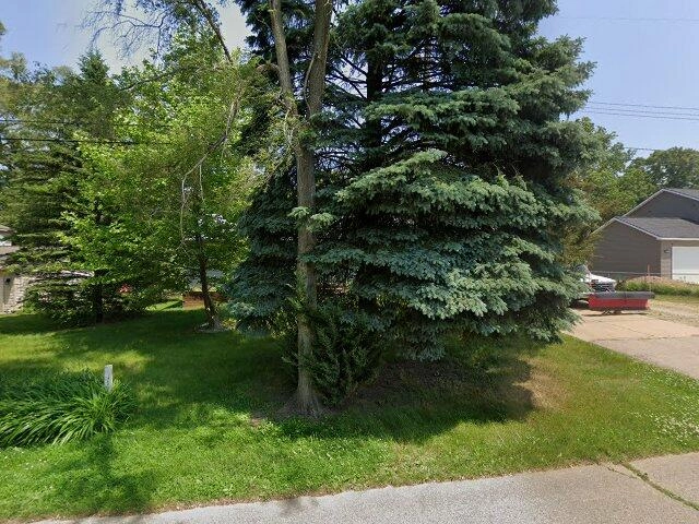 House image located at Waterford, MI 48327