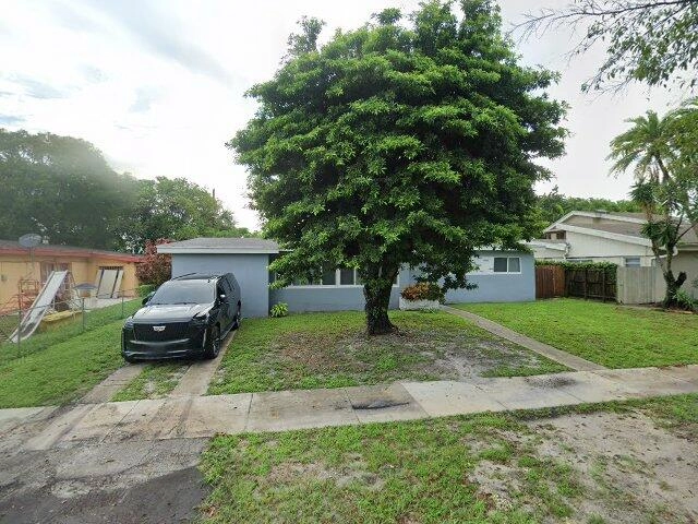 House image located at Miami, FL 33162