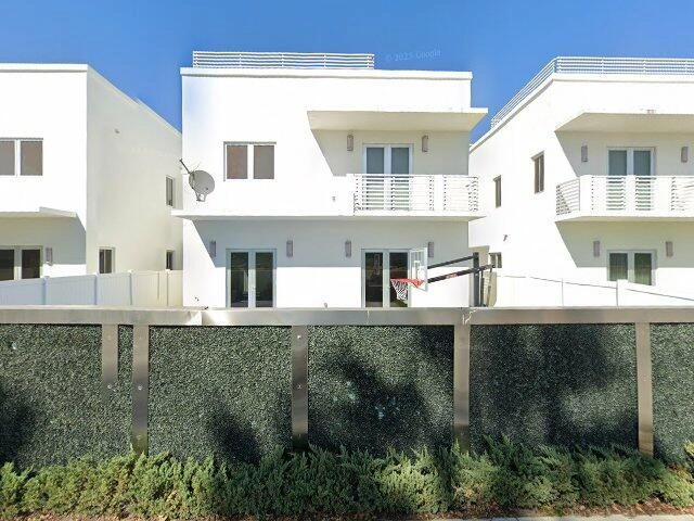 House image located at Miami, FL 33122