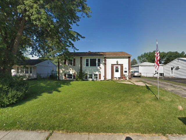 House image located at Carpentersville, IL 60110