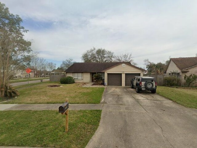 House image located at League City, TX 77573