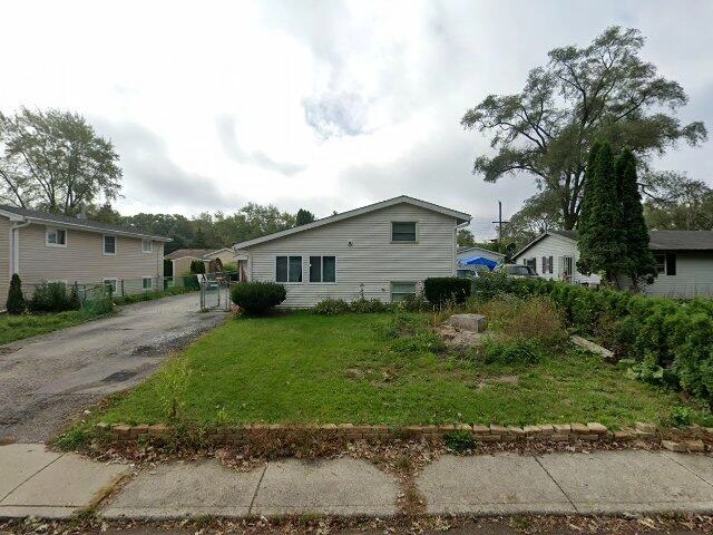 House image located at Carpentersville, IL 60110