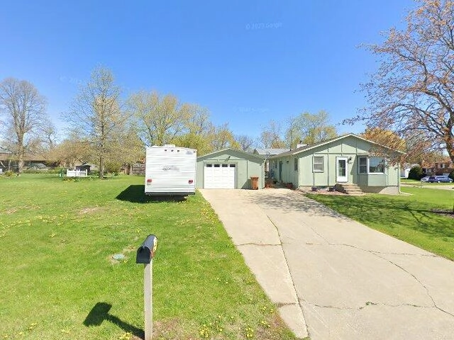 House image located at Grinnell, IA 50112