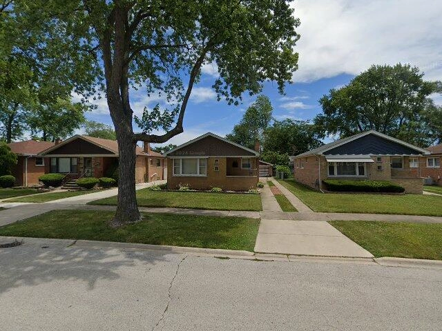House image located at Dolton, IL 60419