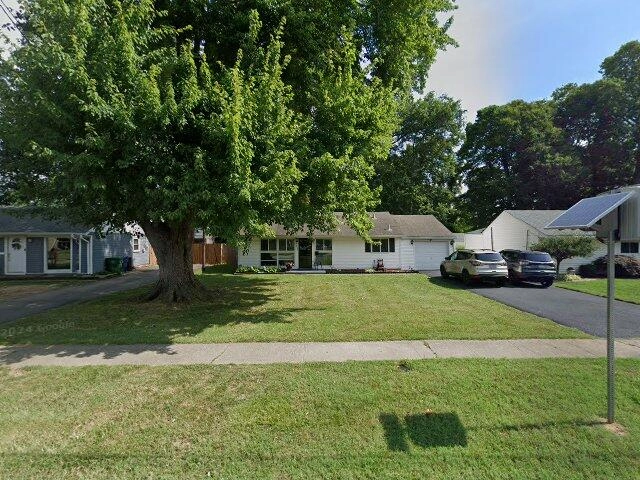 House image located at Louisville, KY 40216