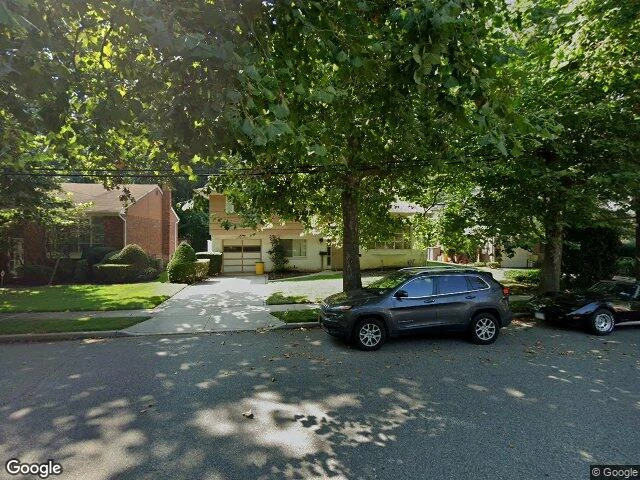 House image located at Hewlett, NY 11557