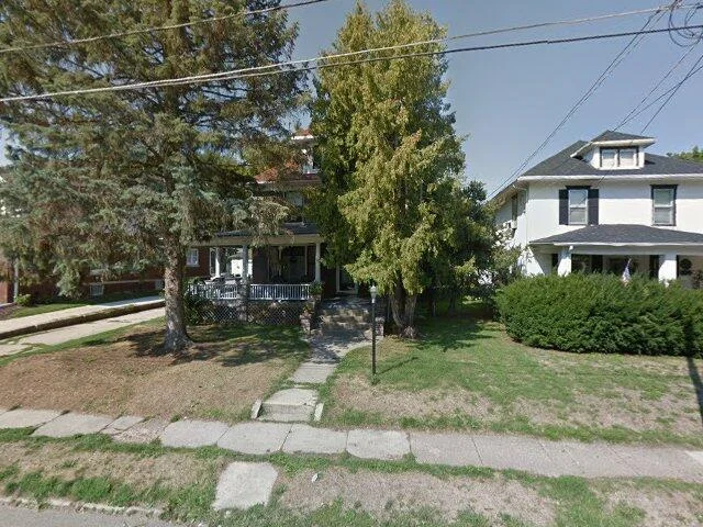 House image located at Freeport, IL 61032