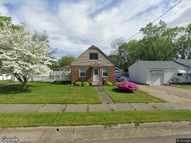 House image located at Akron, OH 44306