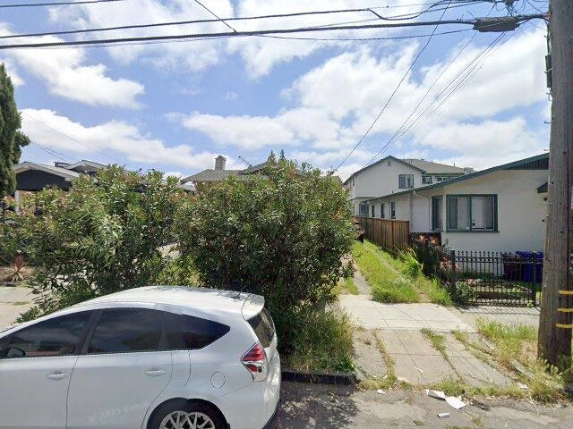 House image located at Oakland, CA 94601